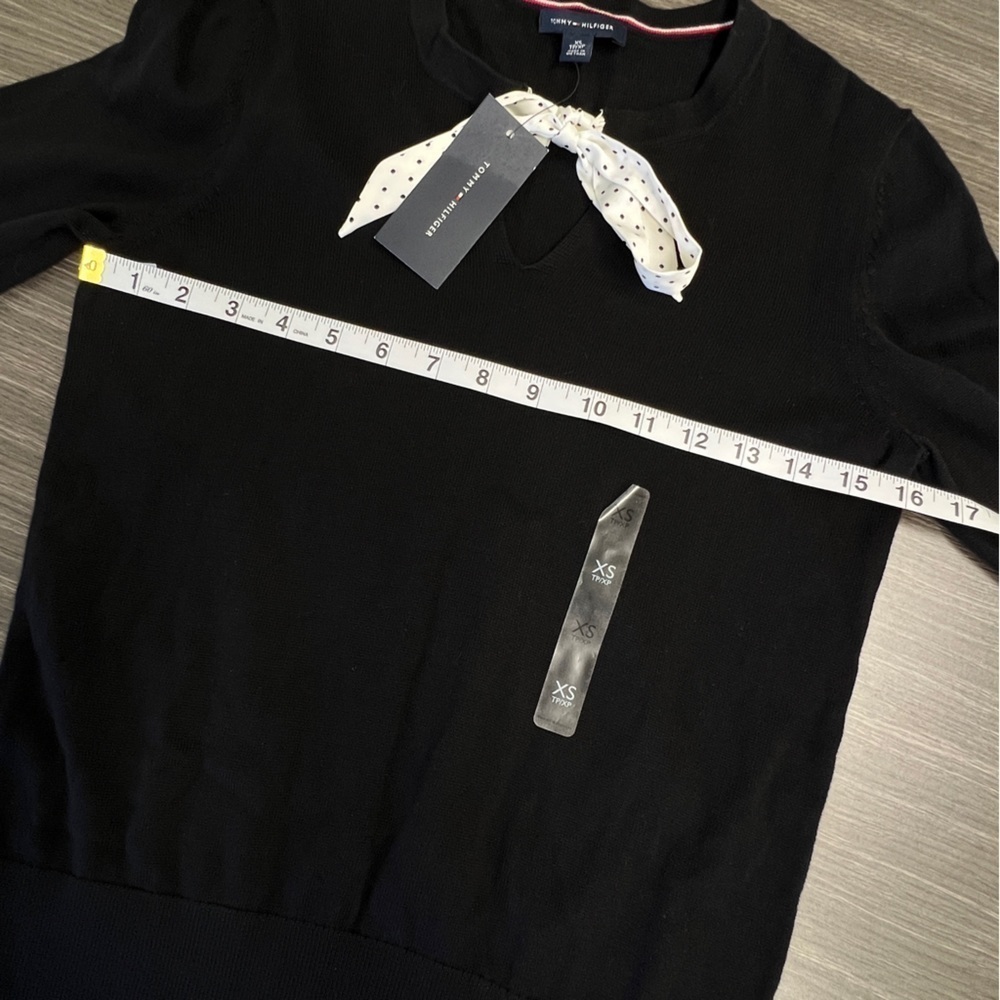 TOMMY HILFIGER NWT Navy blue light sweater. V neck. Polka dot tie at neck. - Picture 14 of 14